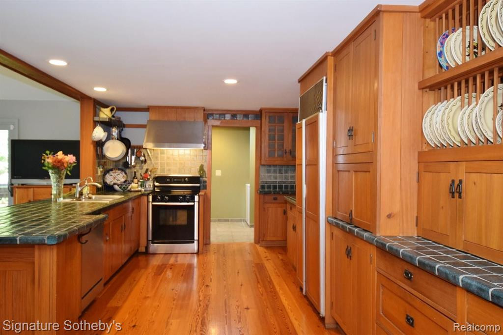 5939 DARB LAKE Drive, West Bloomfield, MI 48324 — Photo 16