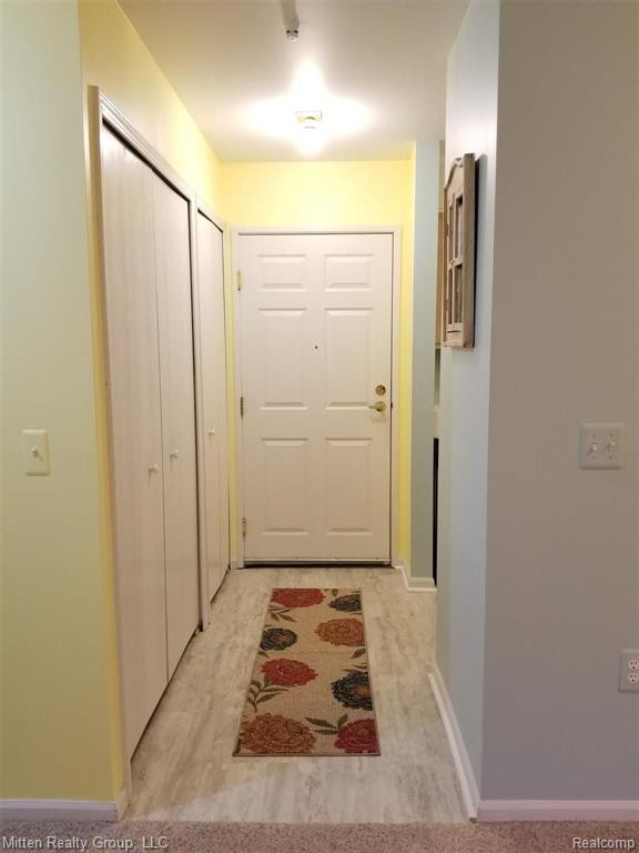 1127 S LAKE Drive, Novi, MI 48377 — Photo 6