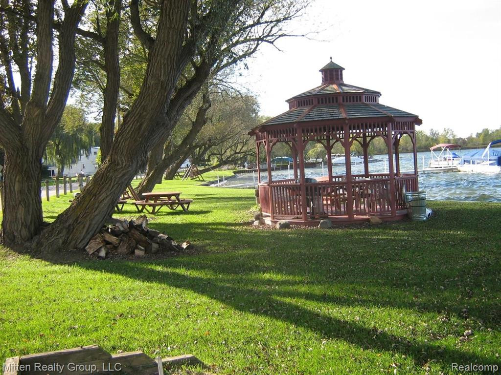 1127 S LAKE Drive, Novi, MI 48377 — Photo 23
