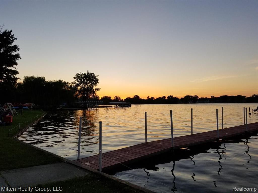 1127 S LAKE Drive, Novi, MI 48377 — Photo 24
