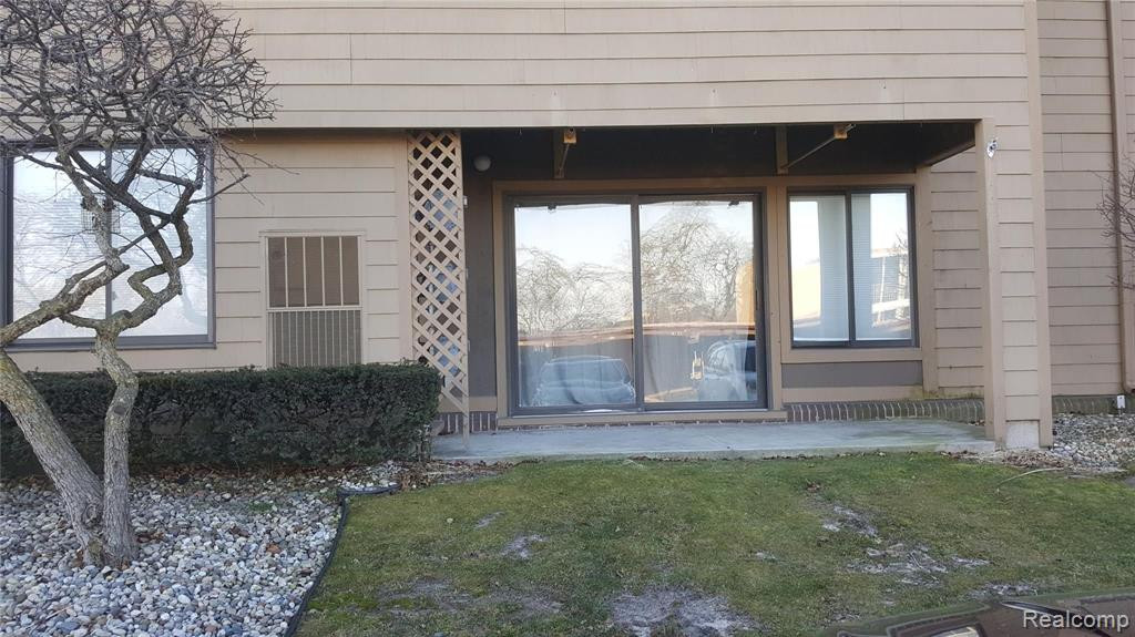 2445 RIVERSIDE, 102, Trenton, MI 48183 — Photo 3