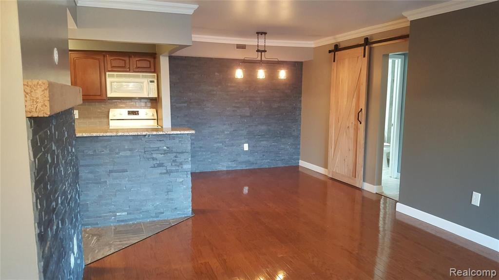 2445 RIVERSIDE, 102, Trenton, MI 48183 — Photo 11