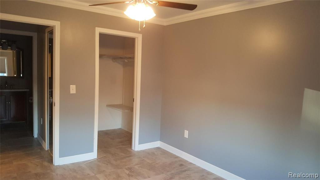 2445 RIVERSIDE, 102, Trenton, MI 48183 — Photo 19