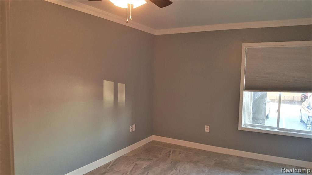 2445 RIVERSIDE, 102, Trenton, MI 48183 — Photo 20