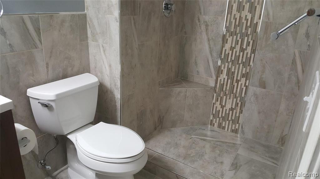 2445 RIVERSIDE, 102, Trenton, MI 48183 — Photo 22