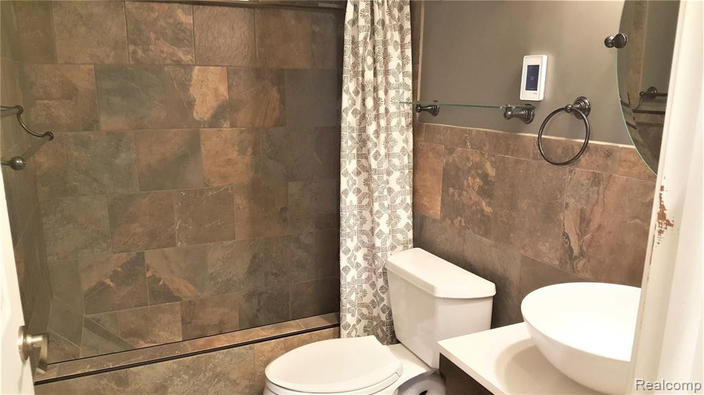 2445 RIVERSIDE, 102, Trenton, MI 48183 — Photo 27