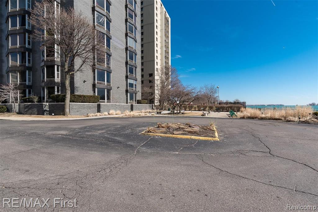 8200 Jefferson, 1702, Detroit, MI 48214 — Photo 19