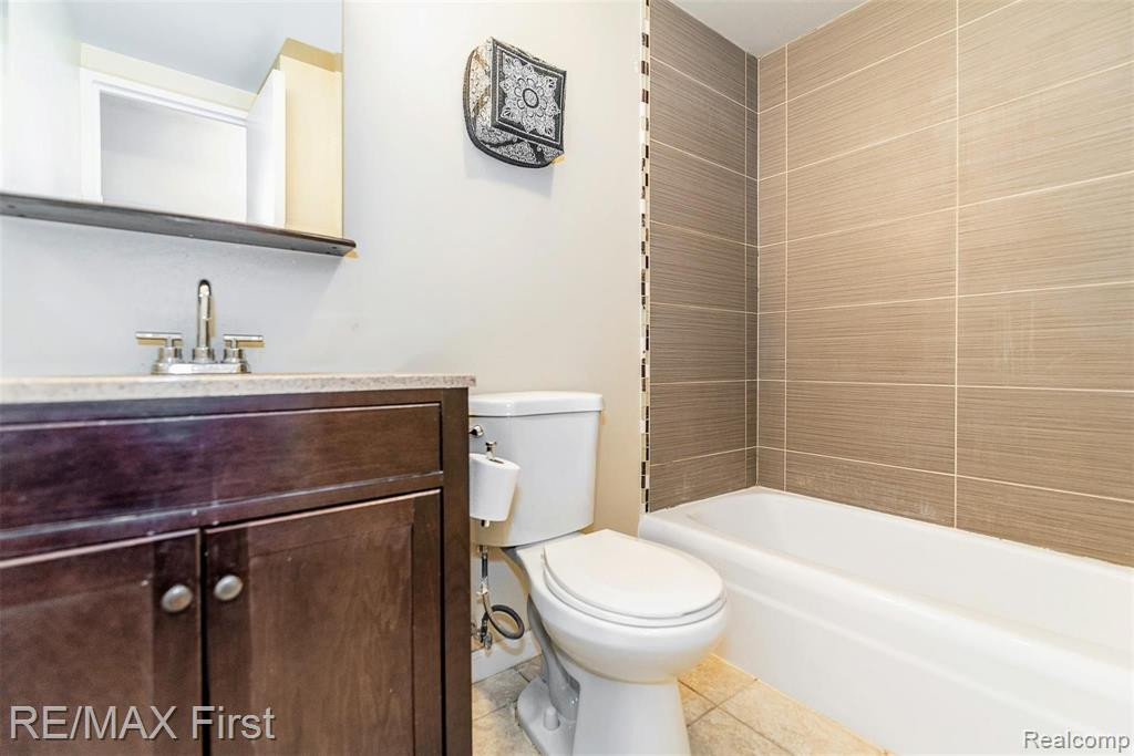 8200 Jefferson, 1702, Detroit, MI 48214 — Photo 13