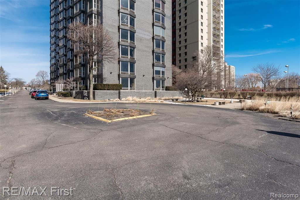 8200 Jefferson, 1702, Detroit, MI 48214 — Photo 18