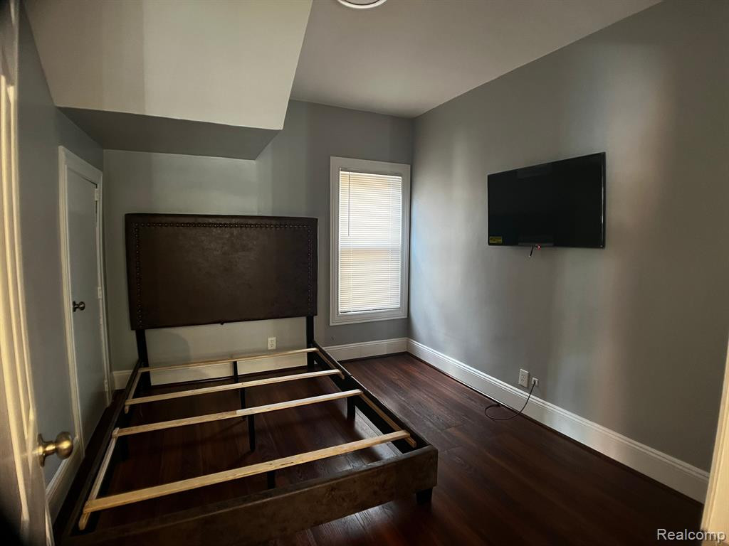 5435 BURNS Street, Detroit, MI 48213 — Photo 5