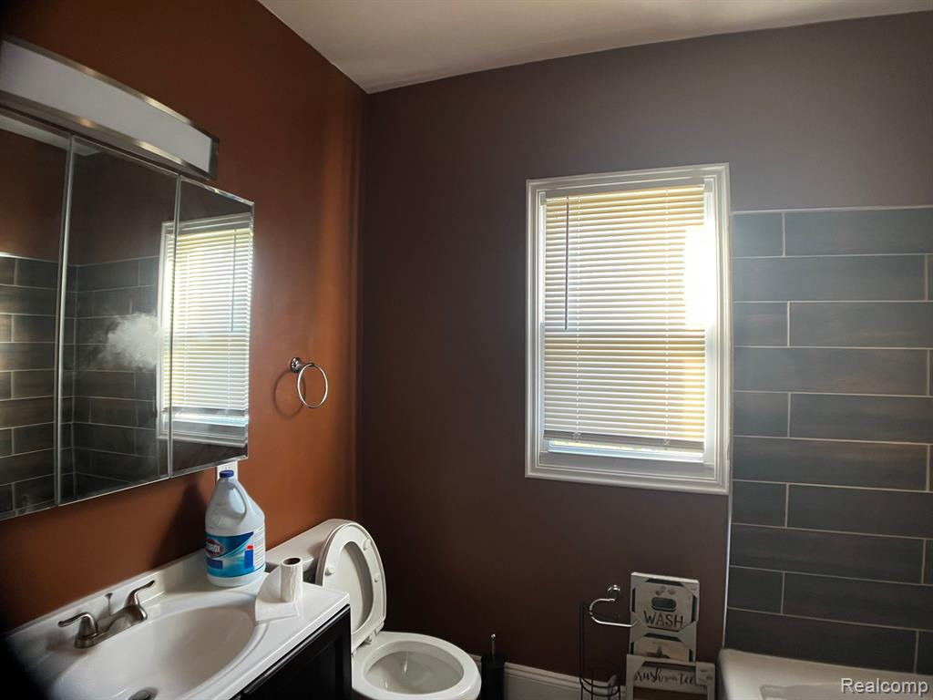 5435 BURNS Street, Detroit, MI 48213 — Photo 10