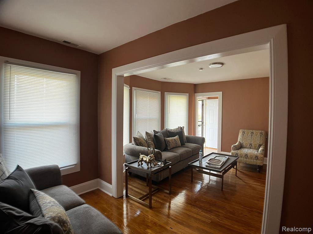 5435 BURNS Street, Detroit, MI 48213 — Photo 12