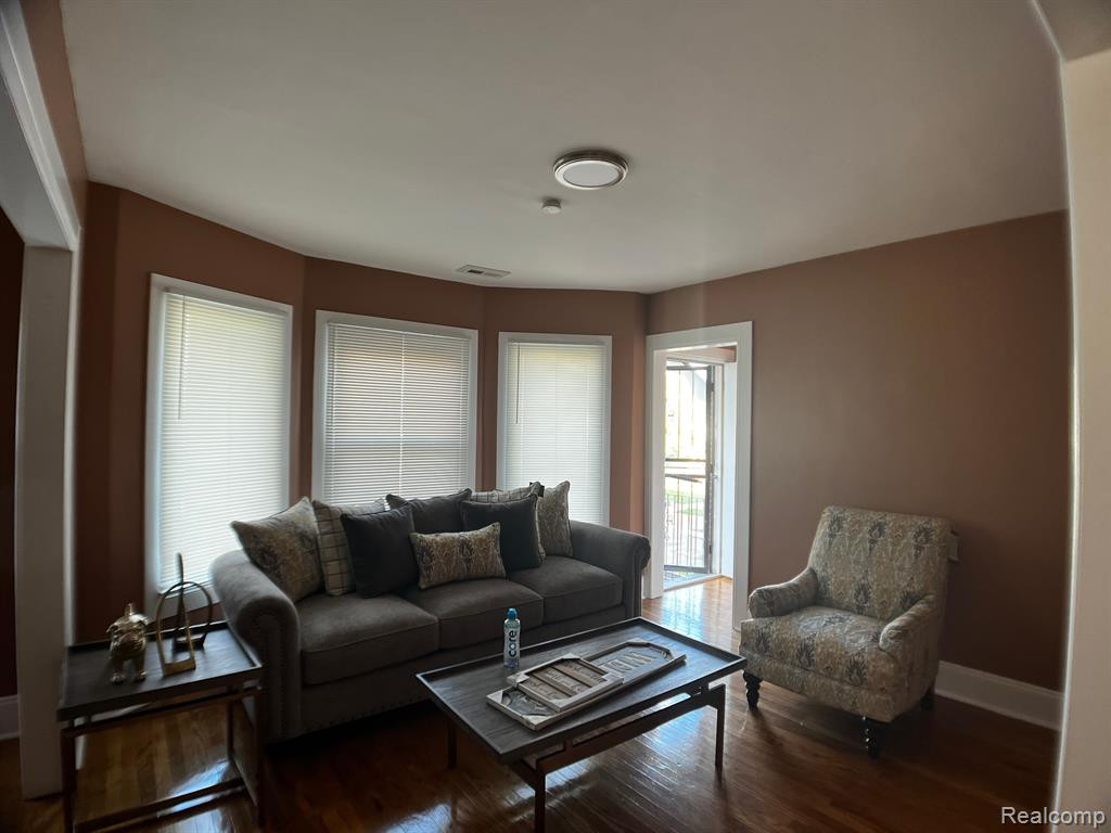 5435 BURNS Street, Detroit, MI 48213 — Photo 13