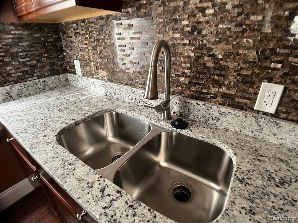 5435 BURNS Street, Detroit, MI 48213 — Photo 21