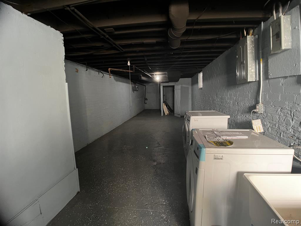 5435 BURNS Street, Detroit, MI 48213 — Photo 25
