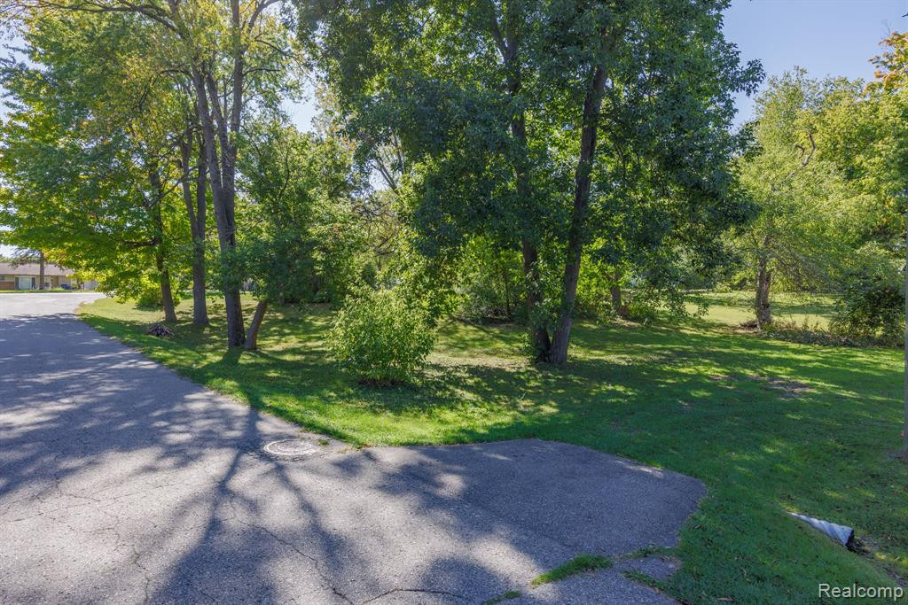 6112 Andersonville Road, Waterford, MI 48329 — Photo 2