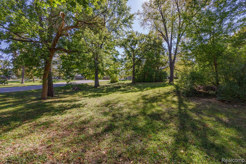 6112 Andersonville Road, Waterford, MI 48329 — Photo 3