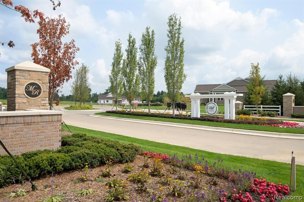 49507 Parkview Court, #94, Northville, MI 48167 — Photo 2