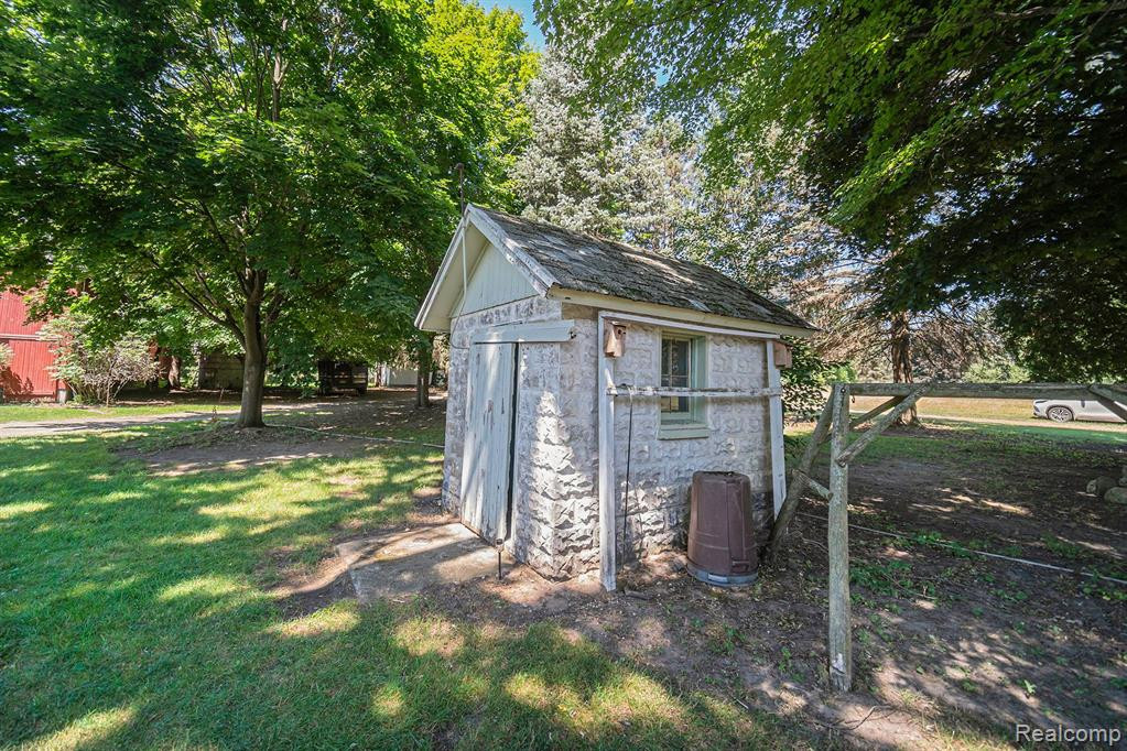 5125 VINES Road, Howell, MI 48843 — Photo 32