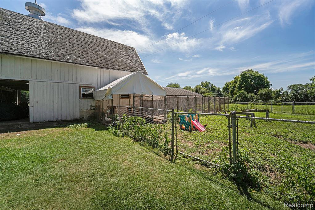 5125 VINES Road, Howell, MI 48843 — Photo 48