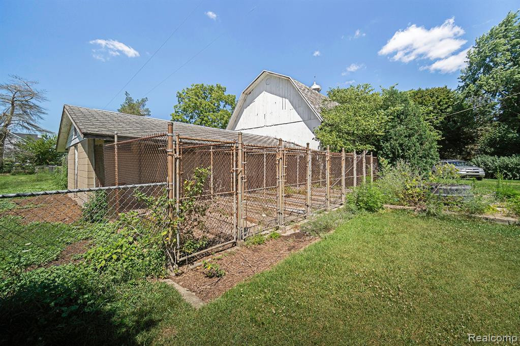 5125 VINES Road, Howell, MI 48843 — Photo 51
