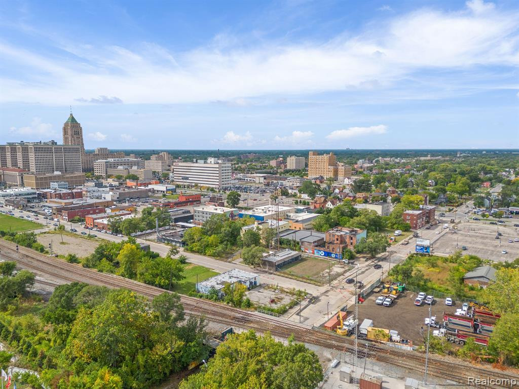 314 E BALTIMORE Street, Detroit, MI 48202 — Photo 29