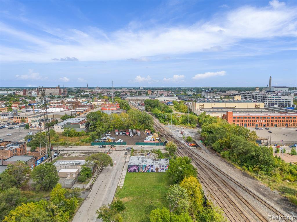 314 E BALTIMORE Street, Detroit, MI 48202 — Photo 32