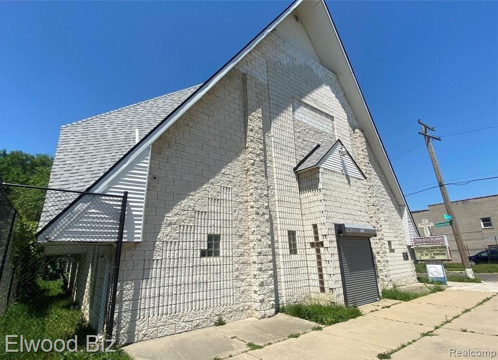 17559 JOSEPH CAMPAU Street, Detroit, MI 48212 — Photo 5
