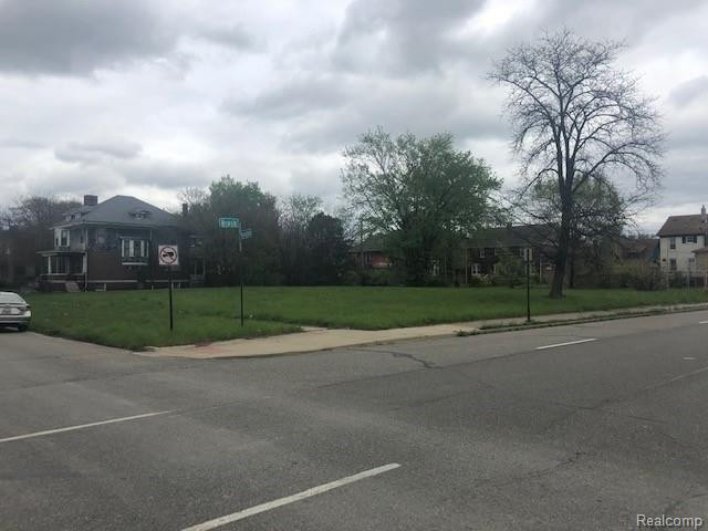 8032 BRUSH, Detroit, MI 48202 — front exterior