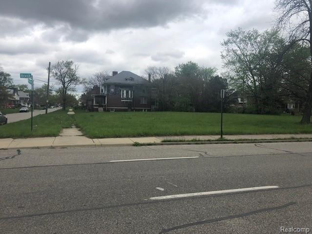 8042 BRUSH, Detroit, MI 48202 — Photo 2