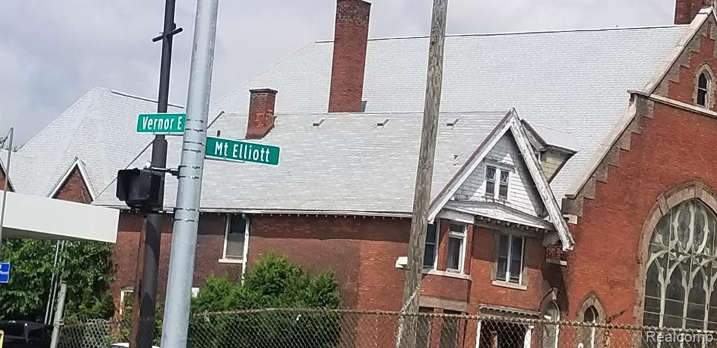 2444 MOUNT ELLIOTT Street, Detroit, MI 48207 — Photo 2