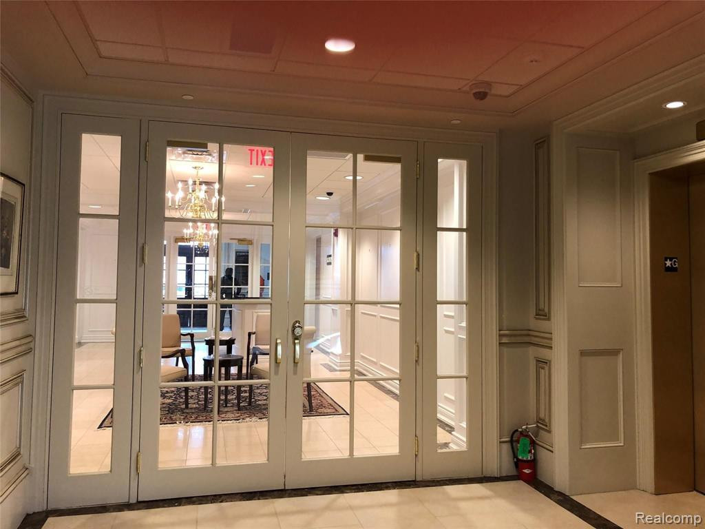 63 KERCHEVAL Avenue, Grosse Pointe Farms, MI 48236 — Photo 23