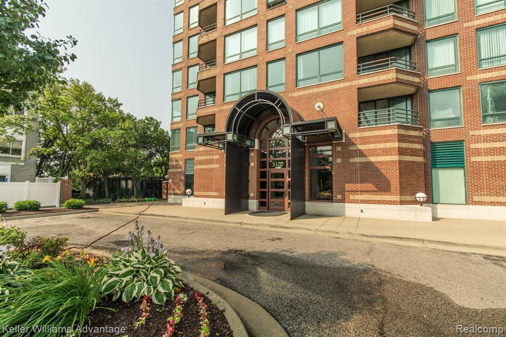 3320 SPINNAKER Lane, 10-E, Detroit, MI 48207 — Photo 2