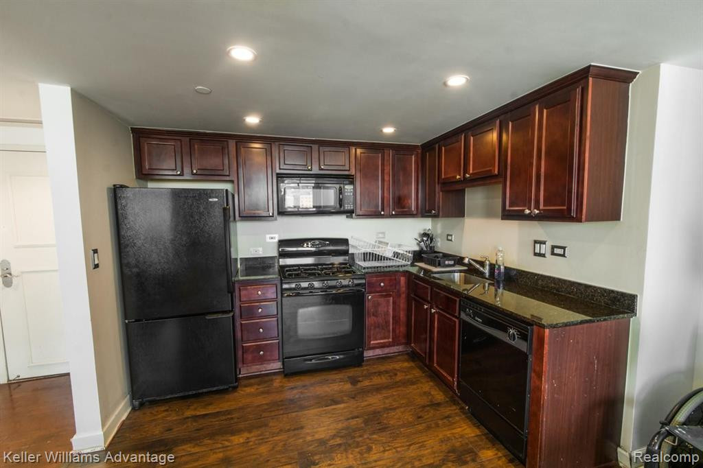 3320 SPINNAKER Lane, 10-E, Detroit, MI 48207 — Photo 4