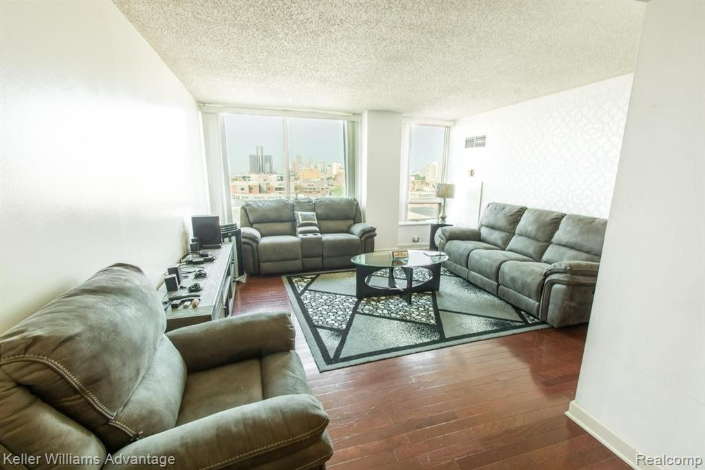 3320 SPINNAKER Lane, 10-E, Detroit, MI 48207 — Photo 7