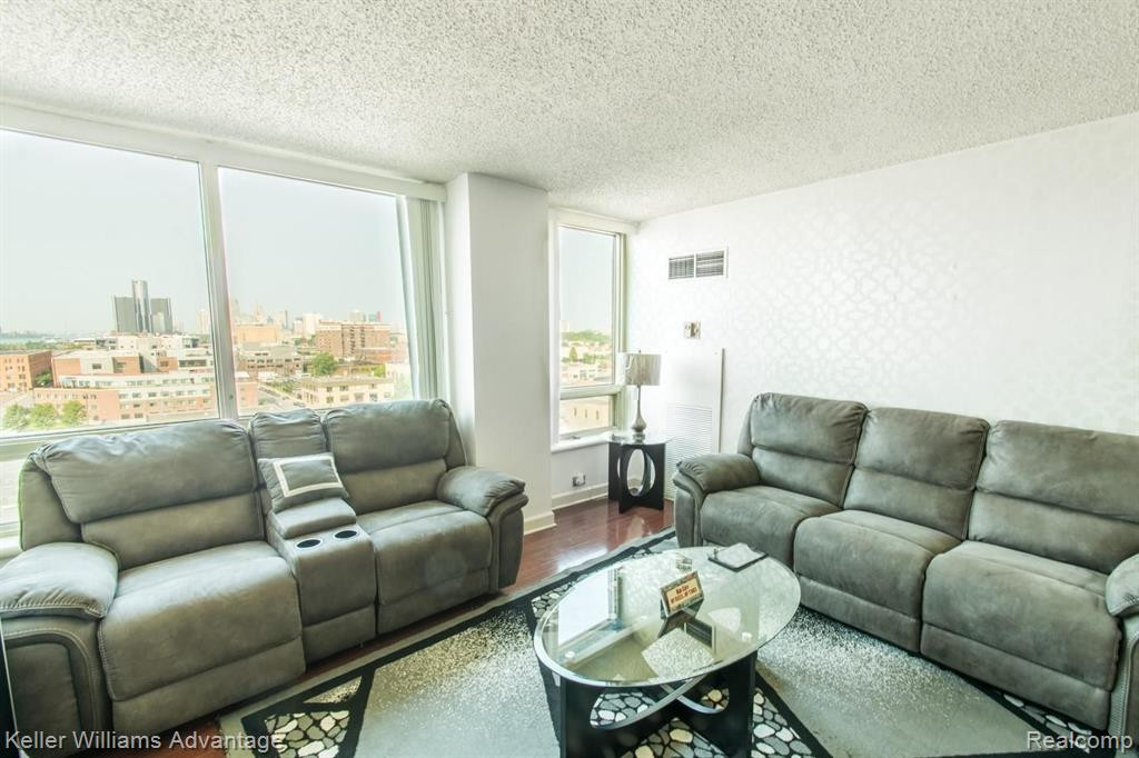 3320 SPINNAKER Lane, 10-E, Detroit, MI 48207 — Photo 8