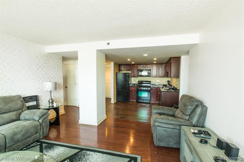 3320 SPINNAKER Lane, 10-E, Detroit, MI 48207 — Photo 9
