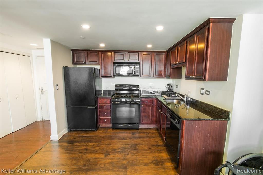 3320 SPINNAKER Lane, 10-E, Detroit, MI 48207 — Photo 11