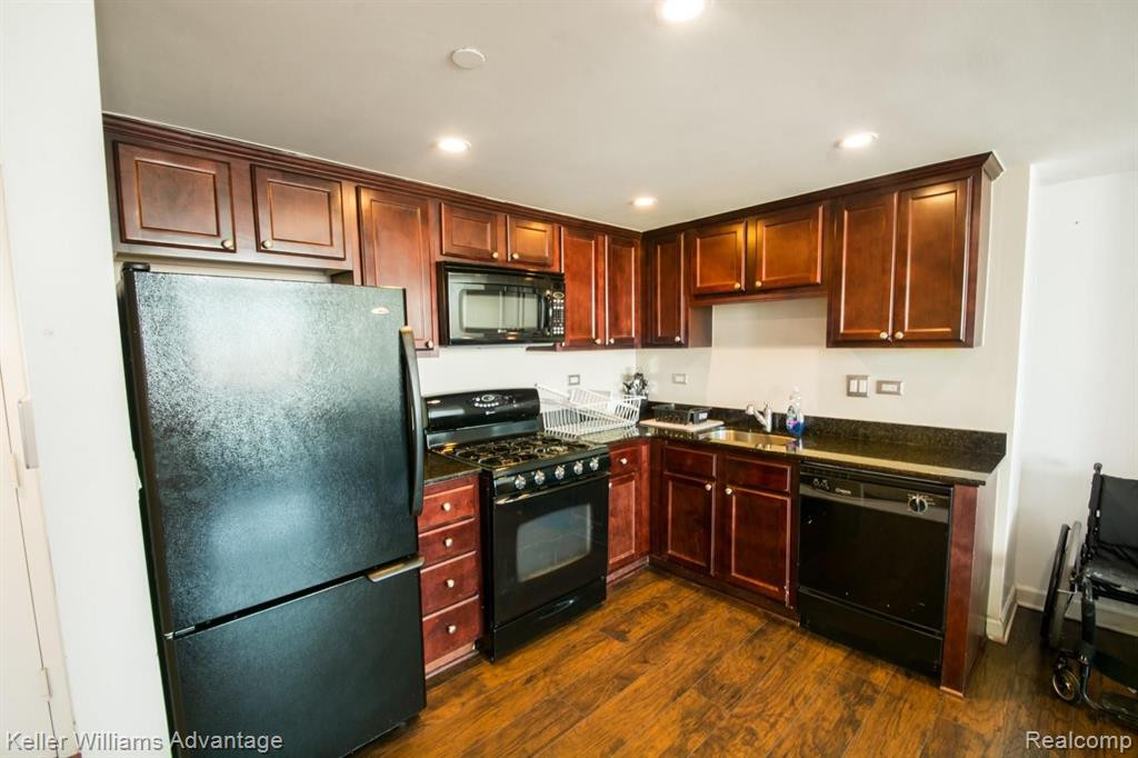 3320 SPINNAKER Lane, 10-E, Detroit, MI 48207 — Photo 12