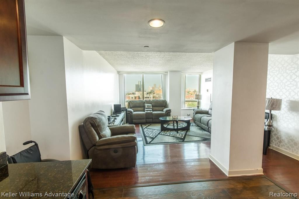 3320 SPINNAKER Lane, 10-E, Detroit, MI 48207 — Photo 13
