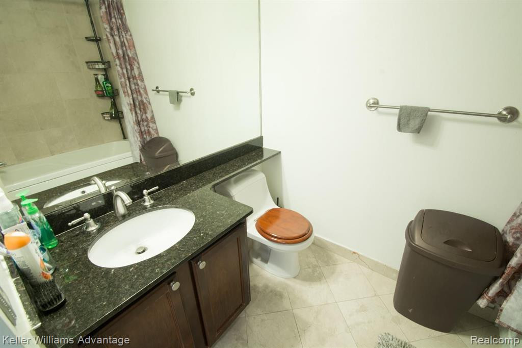3320 SPINNAKER Lane, 10-E, Detroit, MI 48207 — Photo 18