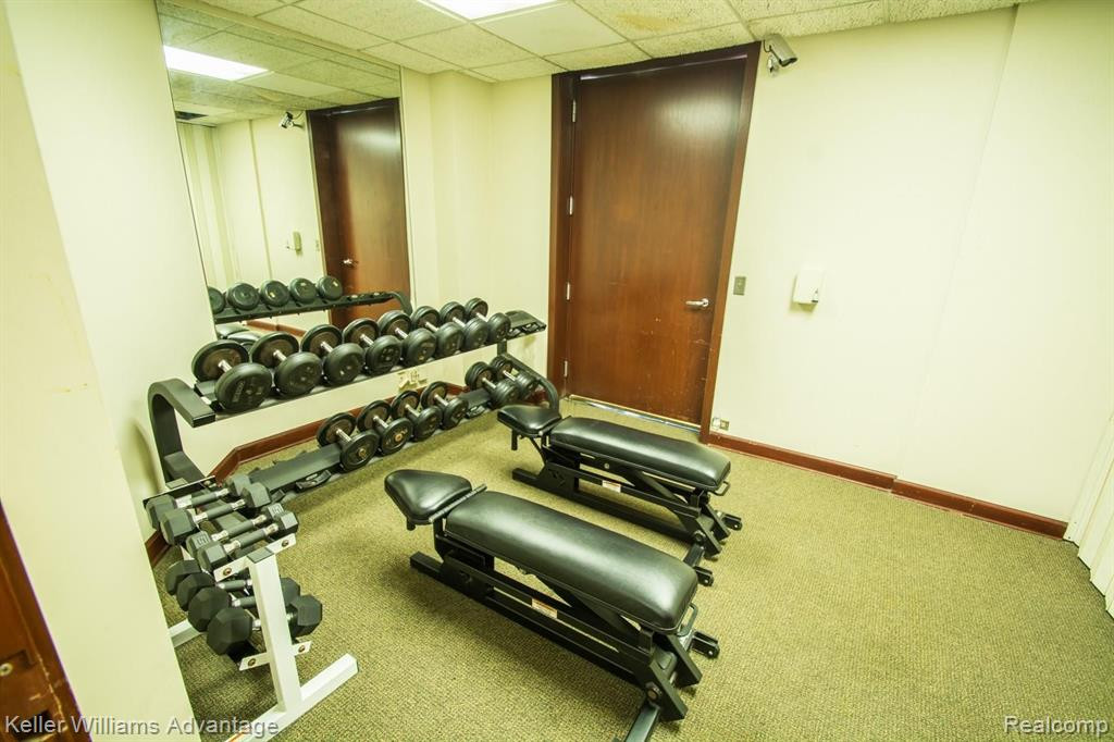 3320 SPINNAKER Lane, 10-E, Detroit, MI 48207 — Photo 23