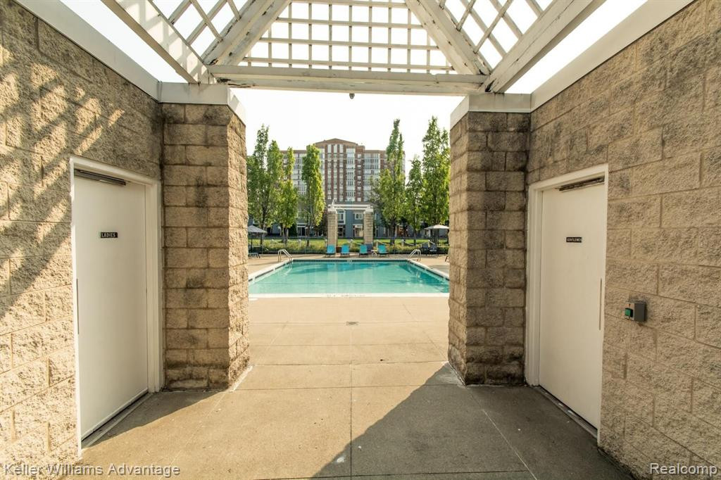 3320 SPINNAKER Lane, 10-E, Detroit, MI 48207 — Photo 24