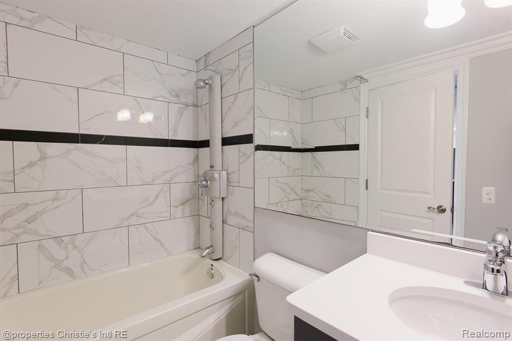 3320 Spinnaker Lane, 14F, Detroit, MI 48207 — Photo 15
