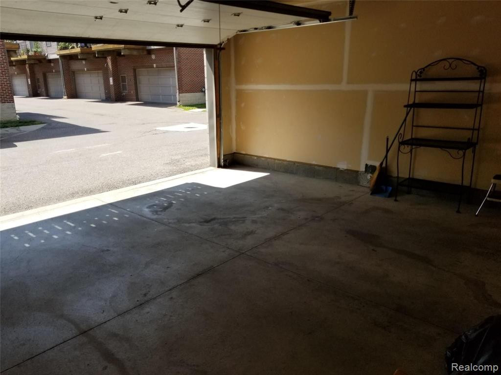 7633 WOODWARD Avenue, Detroit, MI 48202 — Photo 4