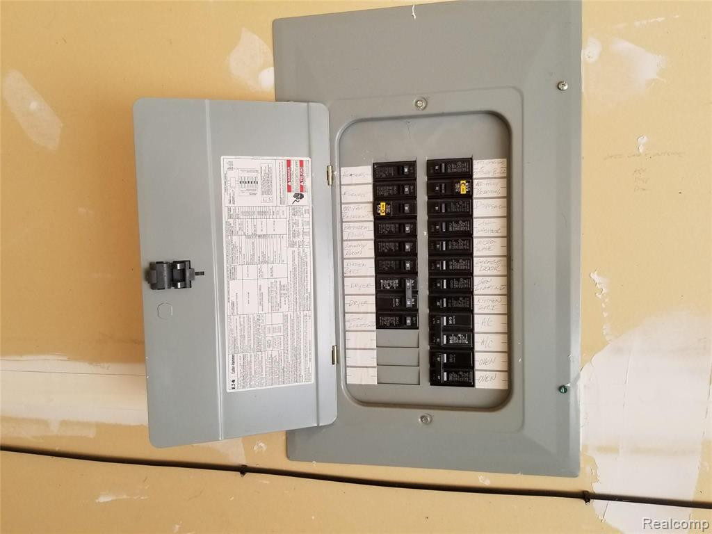 7633 WOODWARD Avenue, Detroit, MI 48202 — Photo 30