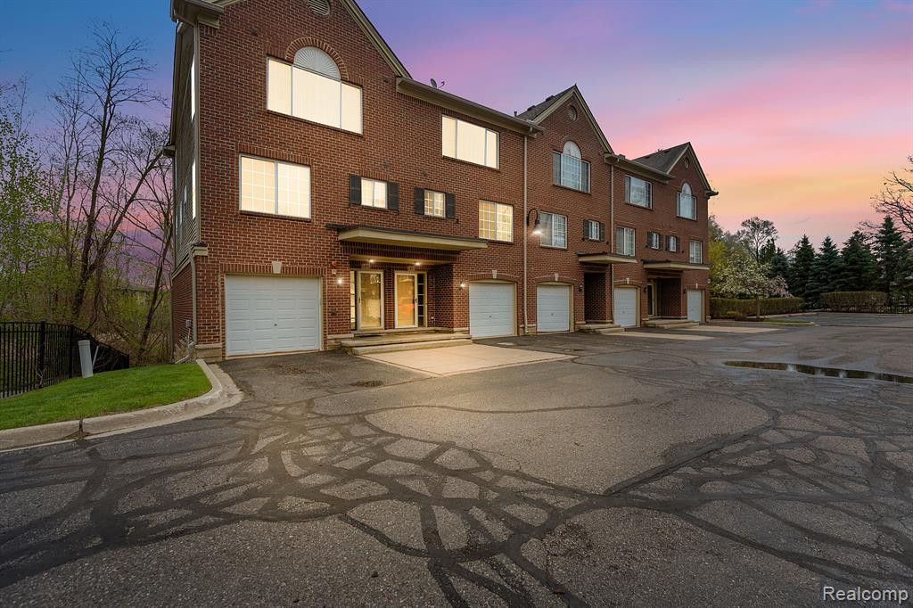 1493 SILVERBROOK RIDGE Drive, Walled Lake, MI 48390 — front exterior