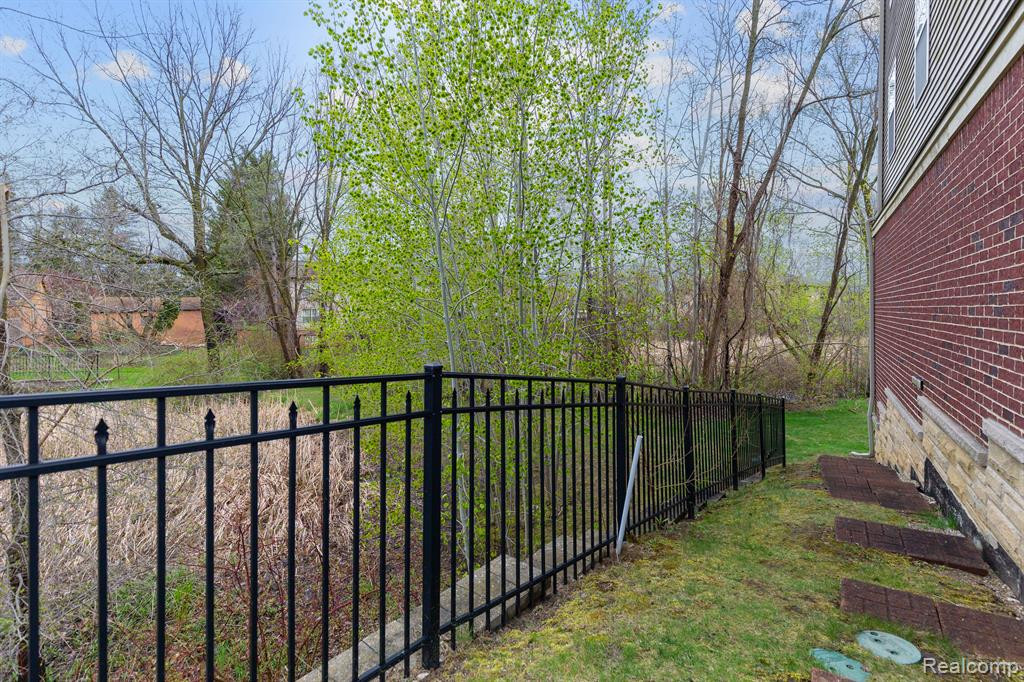 1493 SILVERBROOK RIDGE Drive, Walled Lake, MI 48390 — Photo 7
