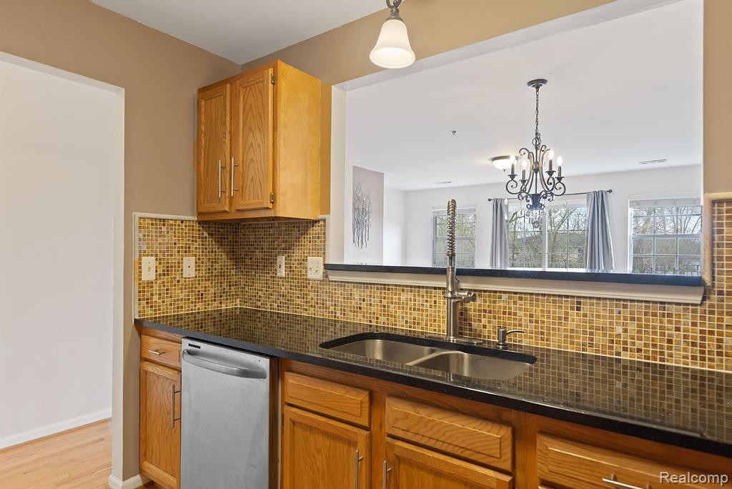 1493 SILVERBROOK RIDGE Drive, Walled Lake, MI 48390 — Photo 13