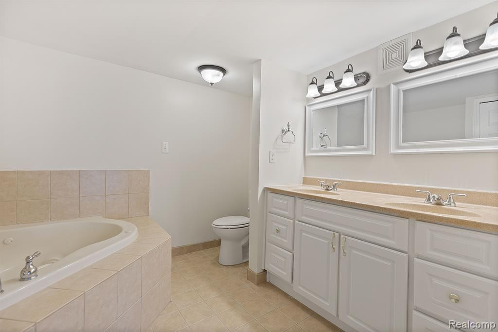 1493 SILVERBROOK RIDGE Drive, Walled Lake, MI 48390 — Photo 19